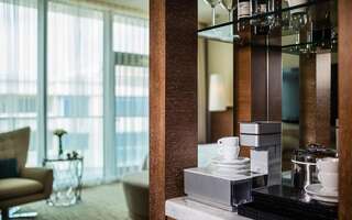 Отель JW Marriott Absheron Baku Hotel Баку Представительский номер Делюкс с доступом в лаундж-1