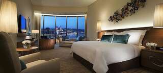 Отель JW Marriott Absheron Baku Hotel Баку Представительский номер «Премьер» с кроватью размера «king-size» и доступом в лаундж-3